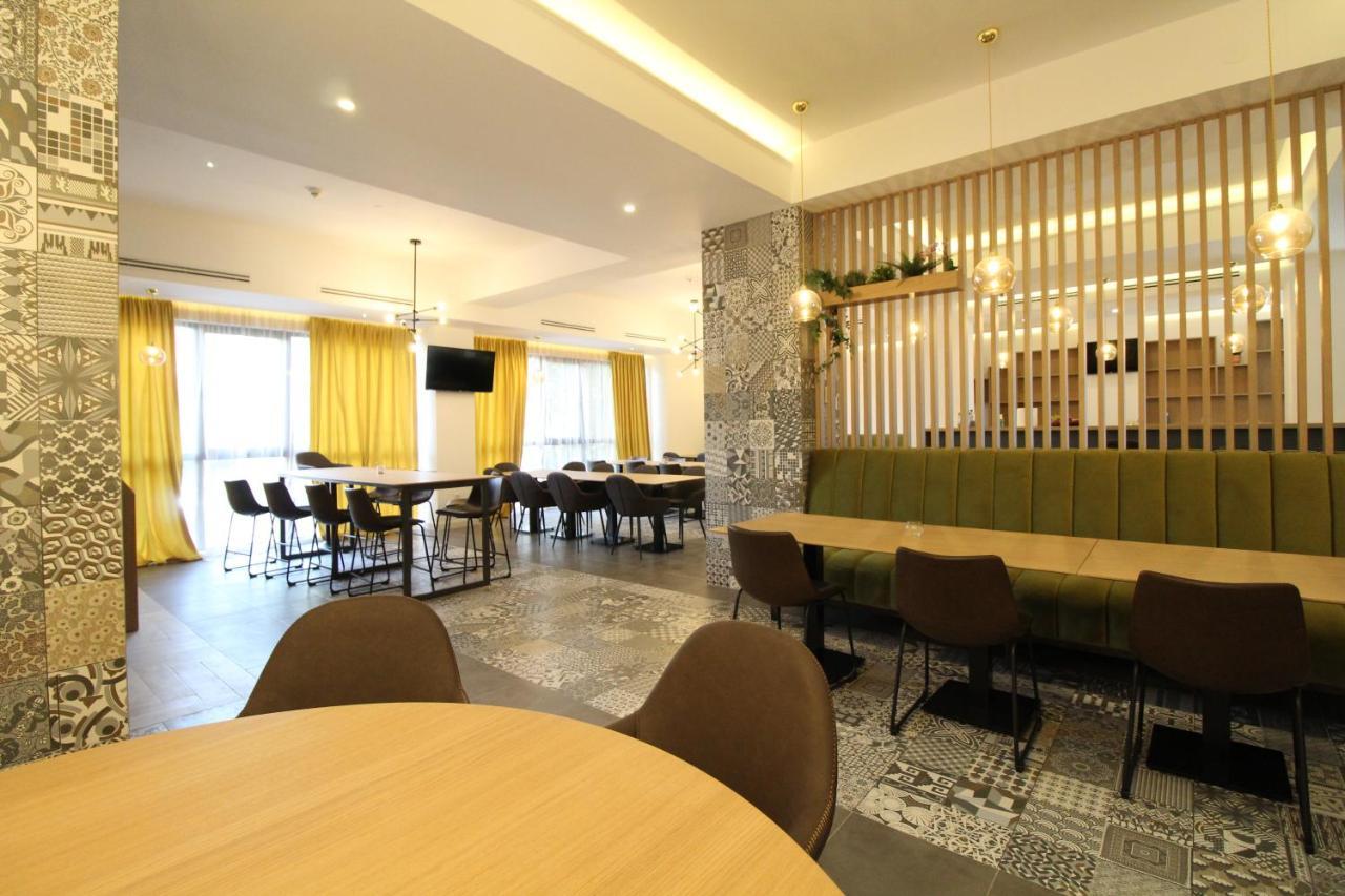 Hotel Avenue - Avenue Hotels Buzau Bagian luar foto